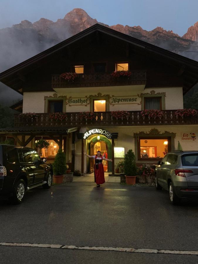 Pension Nina & Gasthof Alpenrose Gschnitz Exterior foto