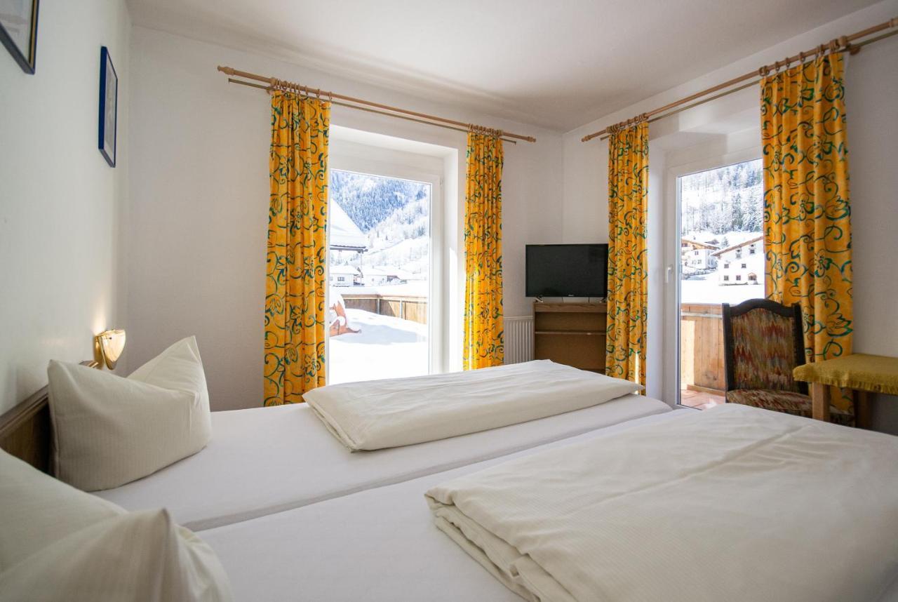 Pension Nina & Gasthof Alpenrose Gschnitz Exterior foto