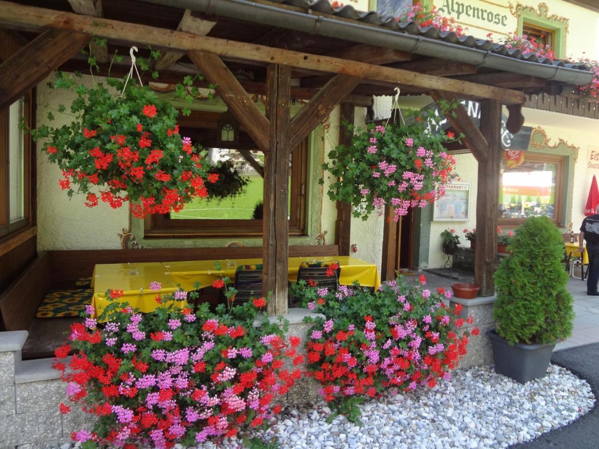 Pension Nina & Gasthof Alpenrose Gschnitz Exterior foto
